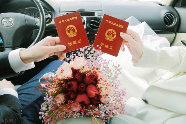 结婚朋友圈配文简短，婚礼分享朋友圈文案？
