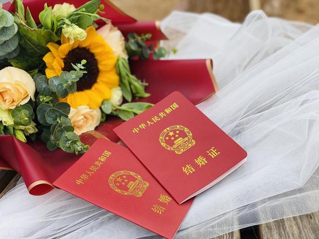结婚朋友圈配文简短，婚礼分享朋友圈文案？