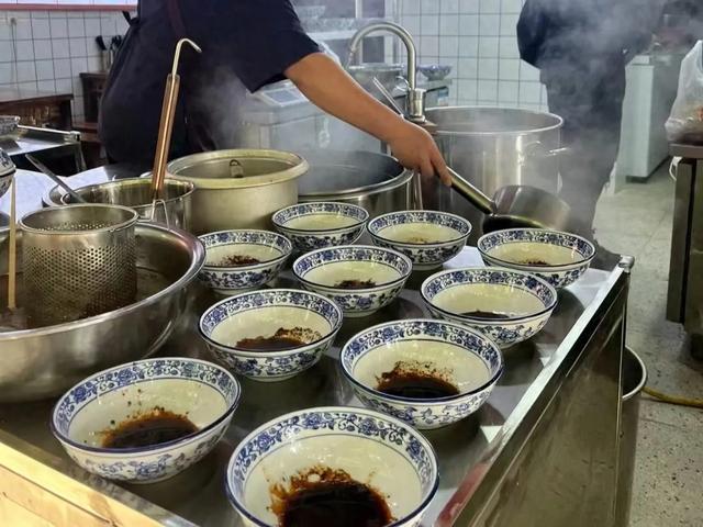 什么店铺生意好做投资又小，什么店铺生意好做投资又小适合女生？