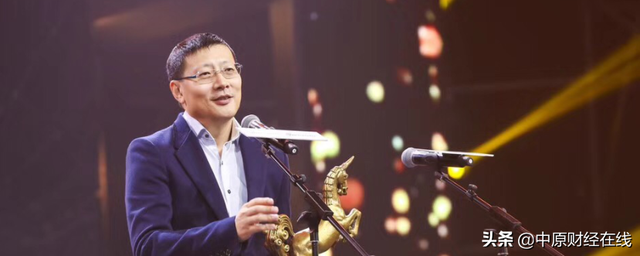赚钱的人叫什么，靠游戏赚钱的人叫什么？